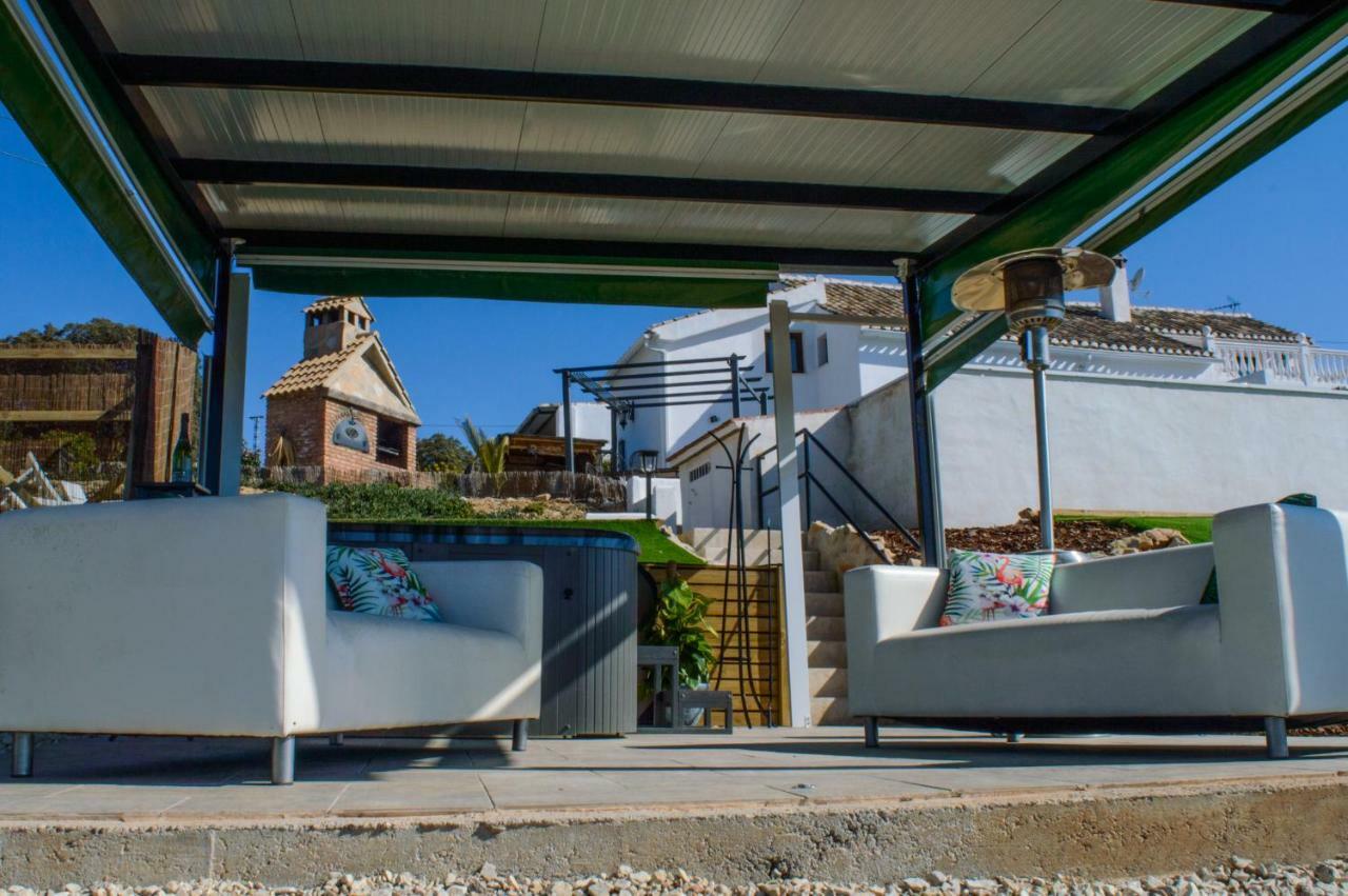Вилла Cortijo Chaparro Near Iznajar Фуэнтес-де-Сесна Экстерьер фото